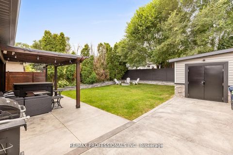 Photo 24 at 20 Bradbury Crescent, West Deane, Toronto