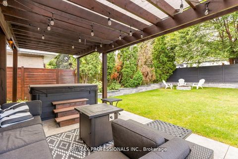 Photo 25 at 20 Bradbury Crescent, West Deane, Toronto