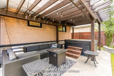 Photo 26 at 20 Bradbury Crescent, West Deane, Toronto