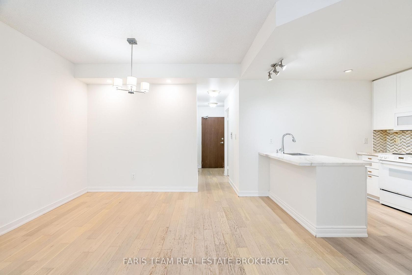 Photo 5 at 806 - 88 Palace Pier Court, Mimico, Toronto Photo 5 at 806 - 88 Palace Pier Court, Mimico, Toronto