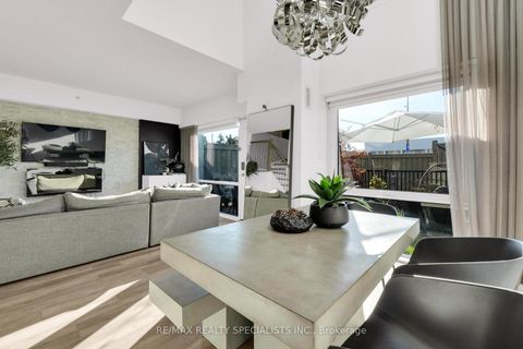 Photo 4 at 105 - 24 Woodstream Boulevard, Vaughan Grove, Vaughan