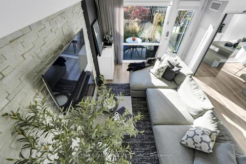 Photo 10 at 105 - 24 Woodstream Boulevard, Vaughan Grove, Vaughan