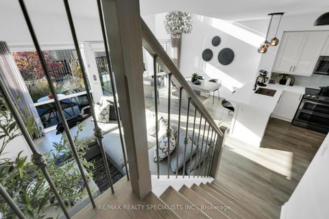 Photo 11 at 105 - 24 Woodstream Boulevard, Vaughan Grove, Vaughan