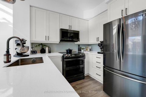 Photo 13 at 105 - 24 Woodstream Boulevard, Vaughan Grove, Vaughan