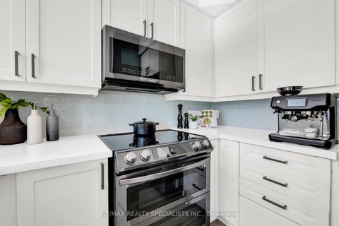 Photo 15 at 105 - 24 Woodstream Boulevard, Vaughan Grove, Vaughan