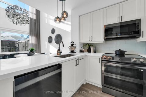 Photo 16 at 105 - 24 Woodstream Boulevard, Vaughan Grove, Vaughan