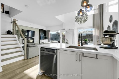 Photo 17 at 105 - 24 Woodstream Boulevard, Vaughan Grove, Vaughan