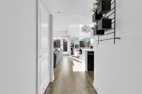 Photo 18 at 105 - 24 Woodstream Boulevard, Vaughan Grove, Vaughan