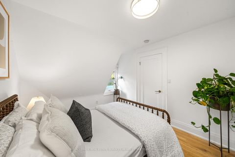 Photo 27 at 206 Howland Avenue, Annex, Toronto