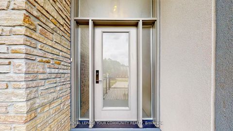 Photo 6 at 29 Manadon Drive, Newtonbrook West, Toronto