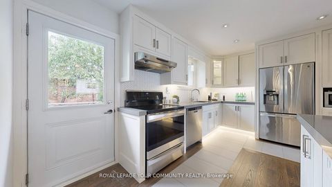 Photo 17 at 29 Manadon Drive, Newtonbrook West, Toronto