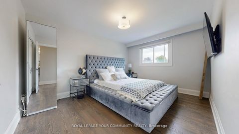 Photo 20 at 29 Manadon Drive, Newtonbrook West, Toronto