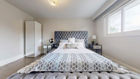 Photo 22 at 29 Manadon Drive, Newtonbrook West, Toronto