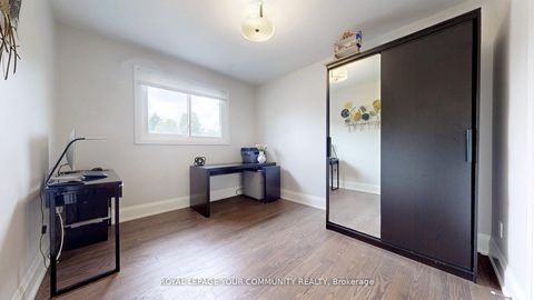 Photo 23 at 29 Manadon Drive, Newtonbrook West, Toronto