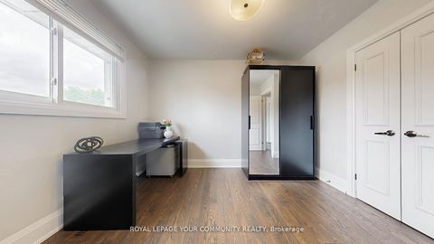 Photo 24 at 29 Manadon Drive, Newtonbrook West, Toronto