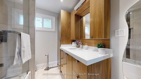 Photo 26 at 29 Manadon Drive, Newtonbrook West, Toronto