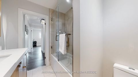 Photo 27 at 29 Manadon Drive, Newtonbrook West, Toronto