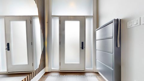 Photo 29 at 29 Manadon Drive, Newtonbrook West, Toronto