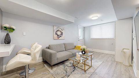 Photo 30 at 29 Manadon Drive, Newtonbrook West, Toronto