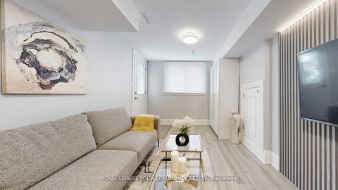 Photo 32 at 29 Manadon Drive, Newtonbrook West, Toronto