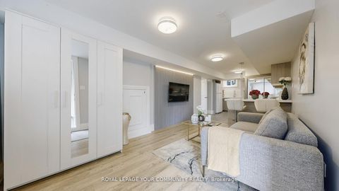 Photo 34 at 29 Manadon Drive, Newtonbrook West, Toronto