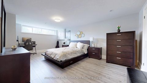 Photo 36 at 29 Manadon Drive, Newtonbrook West, Toronto