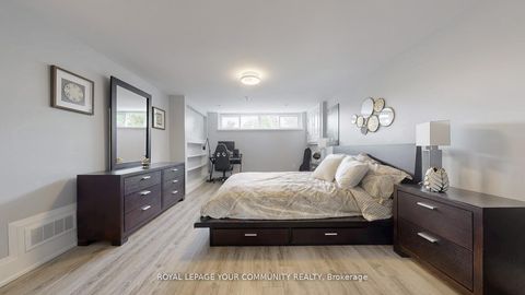 Photo 37 at 29 Manadon Drive, Newtonbrook West, Toronto