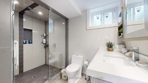 Photo 40 at 29 Manadon Drive, Newtonbrook West, Toronto