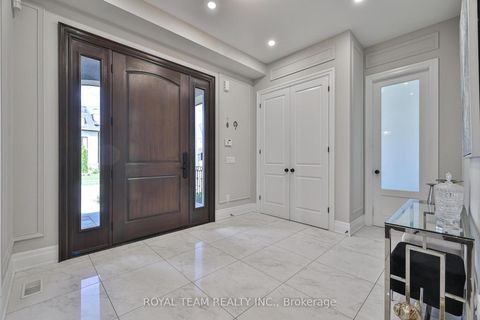 Photo 4 at 1 Ria Court, King City, King