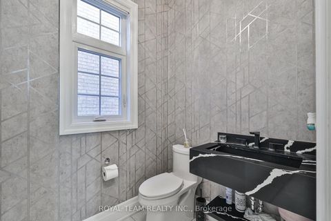 Photo 16 at 1 Ria Court, King City, King