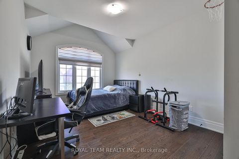 Photo 24 at 1 Ria Court, King City, King