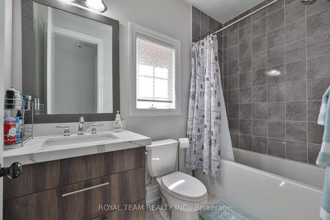 Photo 25 at 1 Ria Court, King City, King