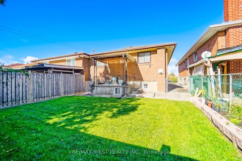 Photo 9 at 139 Shoreham Drive, Black Creek, Toronto
