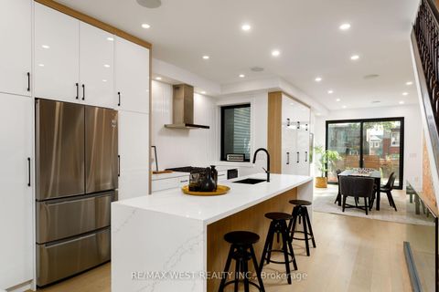 Photo 9 at 71 Harvard Avenue, Roncesvalles, Toronto