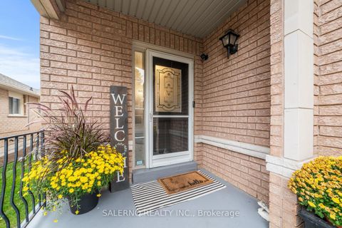 Photo 5 at 23 Stone Palace Way, Sonoma Heights, Vaughan