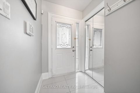 Photo 6 at 23 Stone Palace Way, Sonoma Heights, Vaughan