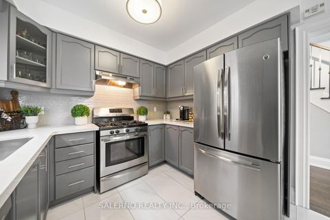 Photo 9 at 23 Stone Palace Way, Sonoma Heights, Vaughan