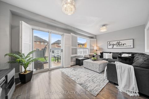 Photo 14 at 23 Stone Palace Way, Sonoma Heights, Vaughan