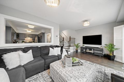 Photo 17 at 23 Stone Palace Way, Sonoma Heights, Vaughan