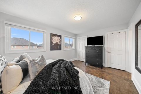 Photo 22 at 23 Stone Palace Way, Sonoma Heights, Vaughan