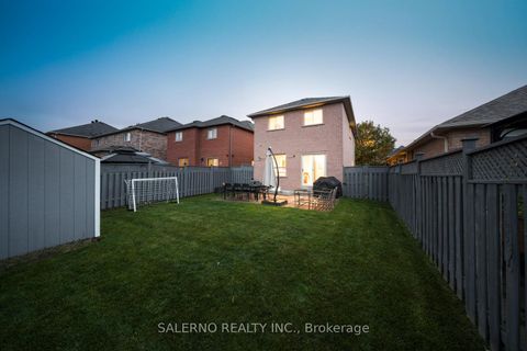 Photo 41 at 23 Stone Palace Way, Sonoma Heights, Vaughan