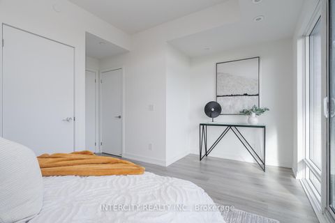 Photo 13 at 38 - 851 Sheppard Avenue W, Clanton Park, Toronto