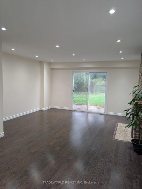 Photo 15 at 7 Fluellen Drive, L'Amoreaux, Toronto