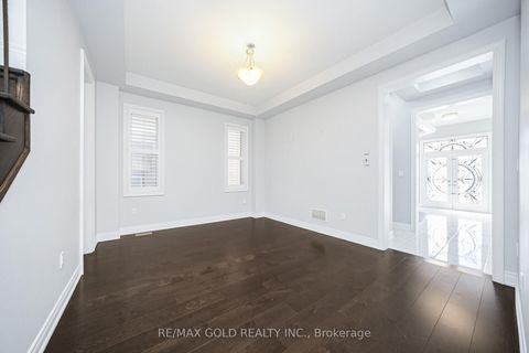 Photo 11 at 145 Kincardine Street, Kleinburg, Vaughan Photo 11 at 145 Kincardine Street, Kleinburg, Vaughan