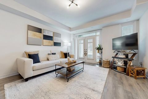 Photo 3 at 7 - 125 Kayla Crescent, Maple, Vaughan