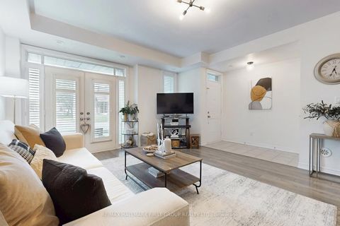 Photo 5 at 7 - 125 Kayla Crescent, Maple, Vaughan