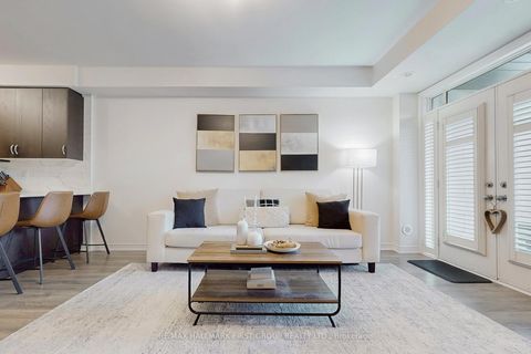 Photo 6 at 7 - 125 Kayla Crescent, Maple, Vaughan