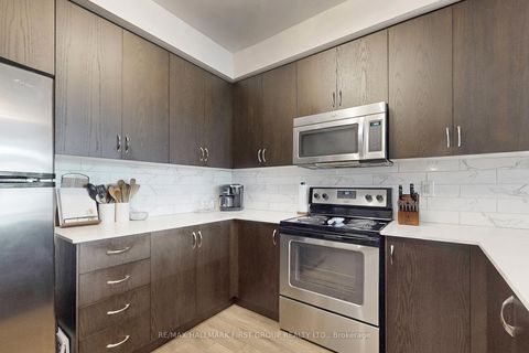 Photo 12 at 7 - 125 Kayla Crescent, Maple, Vaughan