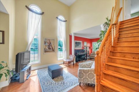 Photo 2 at 1 Vitlor Drive, Oak Ridges, Richmond Hill Photo 2 at 1 Vitlor Drive, Oak Ridges, Richmond Hill