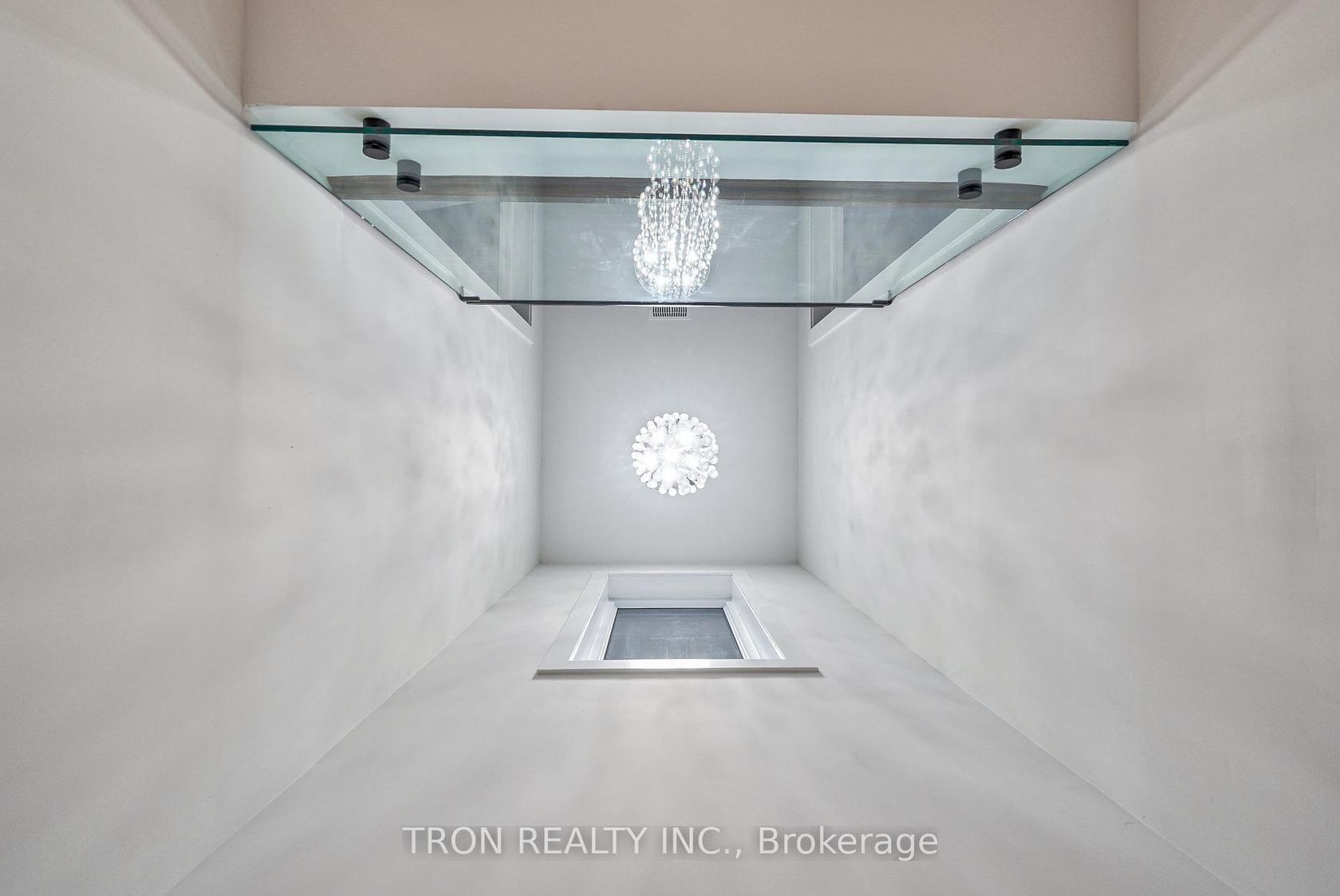 Photo 3 at 38 Uno Drive, Queensway, Toronto Photo 3 at 38 Uno Drive, Queensway, Toronto